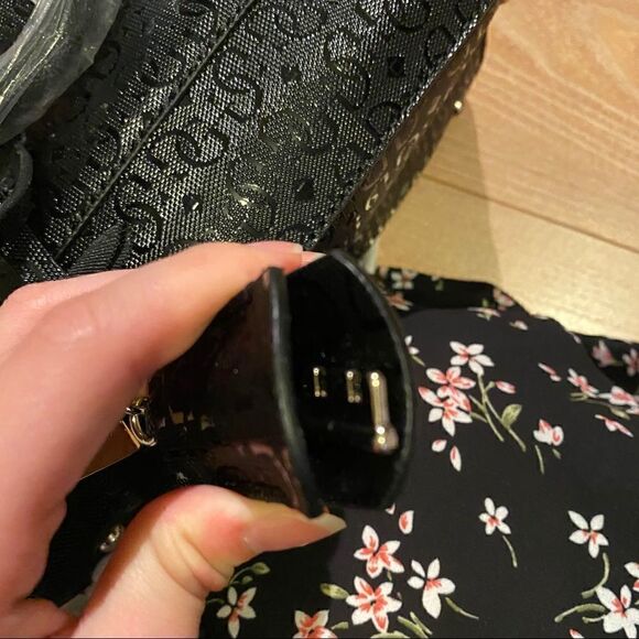 Black guess purse / handbag - Picture 9 of 14
